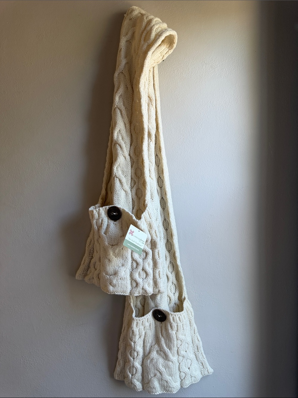 NWT Carraigdonn 100% Merino Wool Cable Knit Cream Scarf with Buttoned Pockets